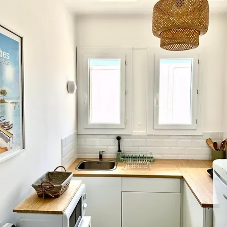 Appartement Cozy Studio, Sea View, Old Town, Near Beaches Antibes