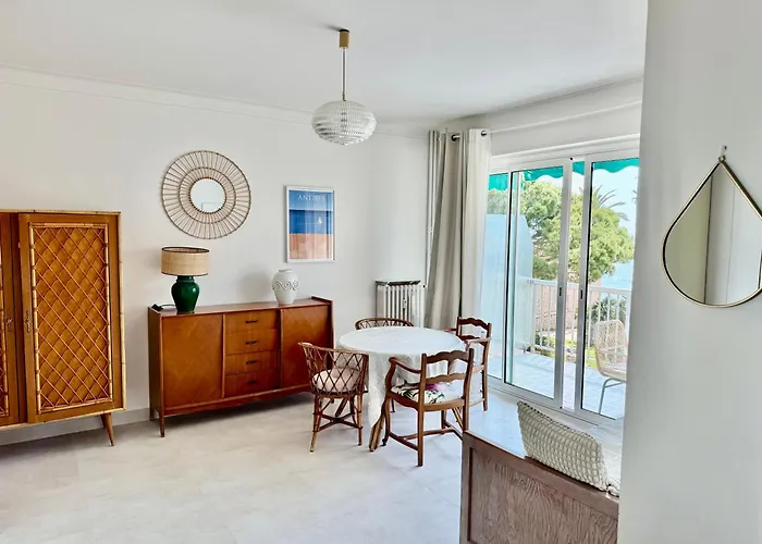 Cozy Studio, Sea View, Old Town, Near Beaches * Antibes