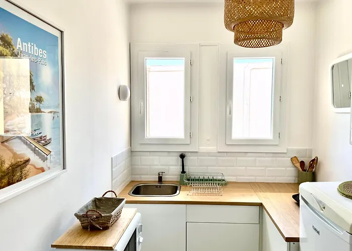 Appartement Cozy Studio, Sea View, Old Town, Near Beaches Antibes