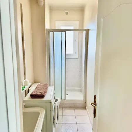 Cozy Studio, Sea View, Old Town, Near Beaches Antibes