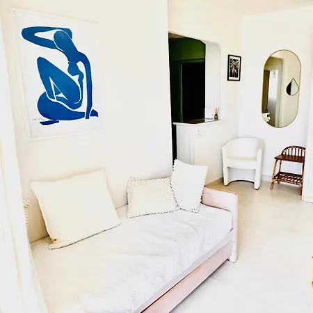 Apartment Cozy Studio, Sea View, Old Town, Near Beaches Antibes