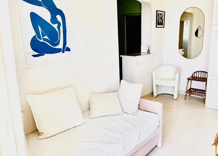 Apartment Cozy Studio, Sea View, Old Town, Near Beaches Antibes